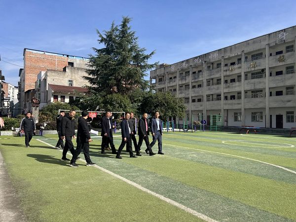 深入学校调研 心系学校发展 ——恩阳区双