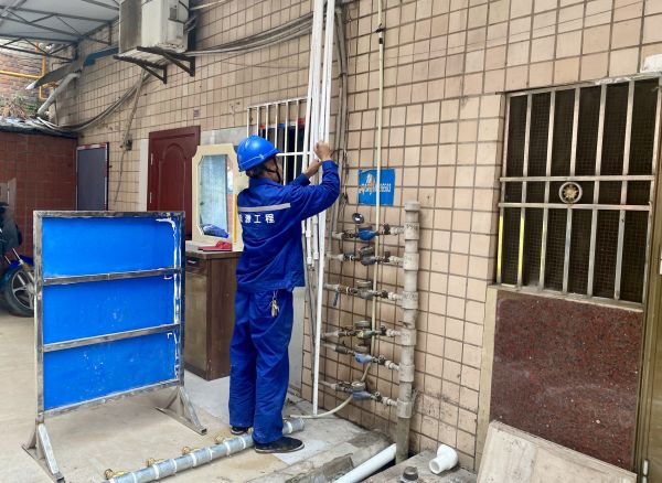 广安区54个老旧小区将于今年底完成供水管