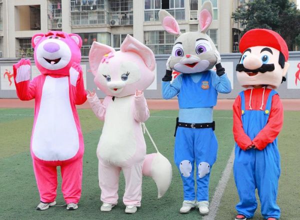 巴州区第四中学举办“暖冬逐梦，爱与同行”