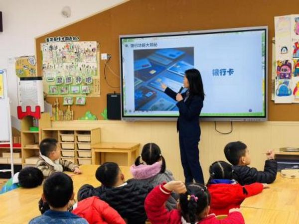 解锁春日课堂 共赴成长之约 ——东兴区外