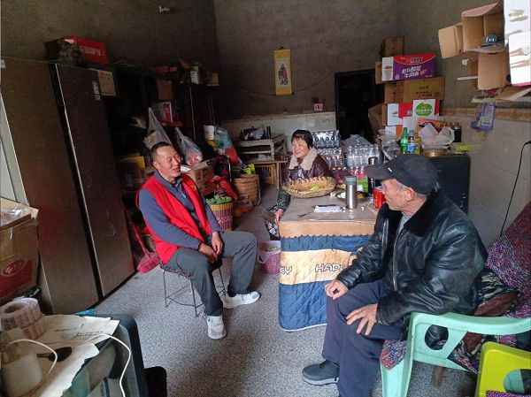 “小网格”托起“大民生” 网格员用脚步丈