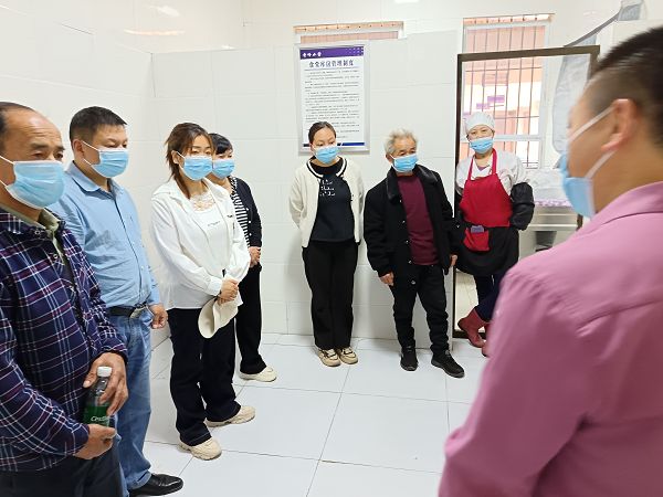 家校携手共品"营养餐&quot