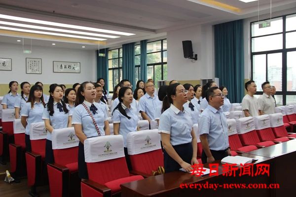 凝心聚力 共谋未来——东兴区外国语小学校