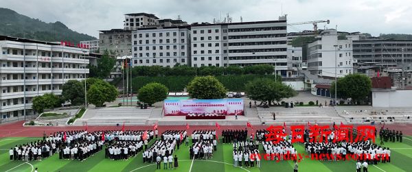 通江实验中学2025级新生军训开营：迷彩