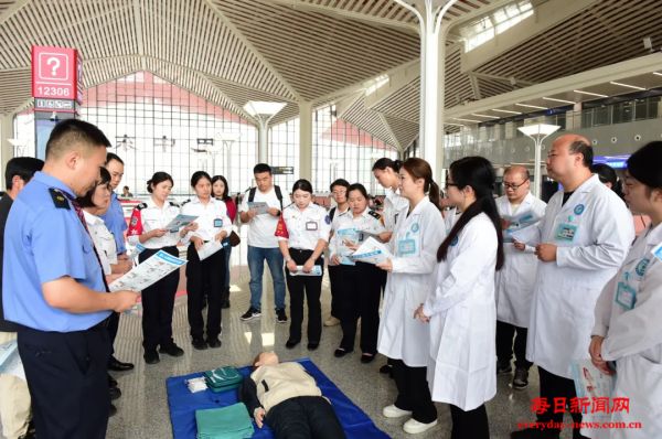 巴中市中心医院住培学员高铁站急救实战，书