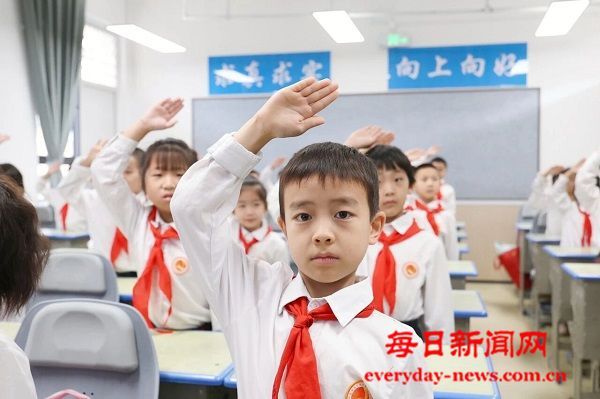 巴州三小举行2024级第二批新队员入队仪