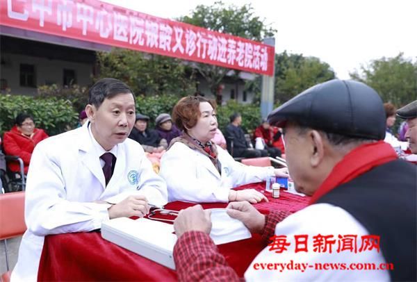 巴中市中心医院住培学员走进康养中心 开展