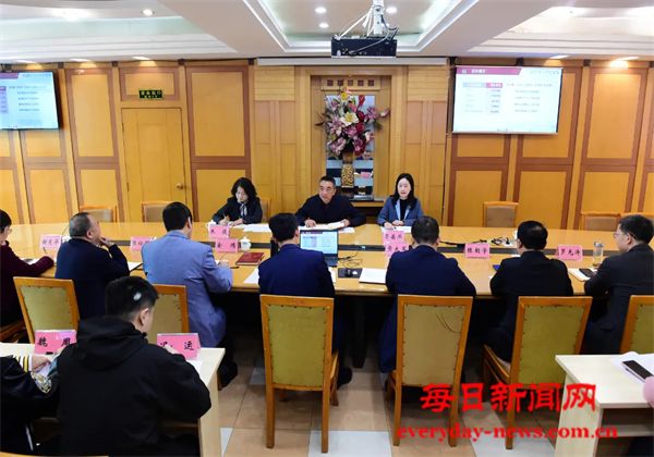 巴中市人大常委会调研巴中市中心医院发展工