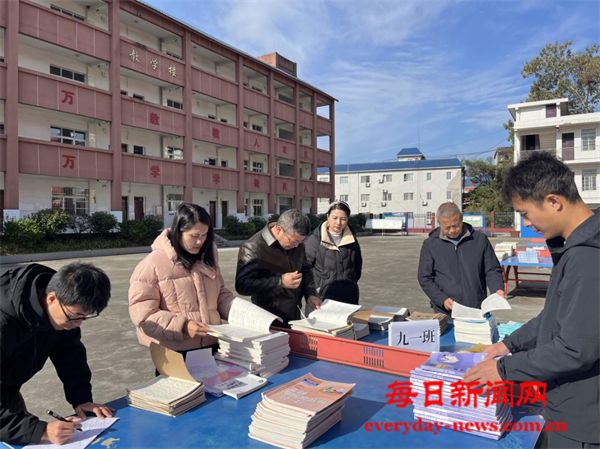 巴州区化成职中开启初中教学常规新篇章：“