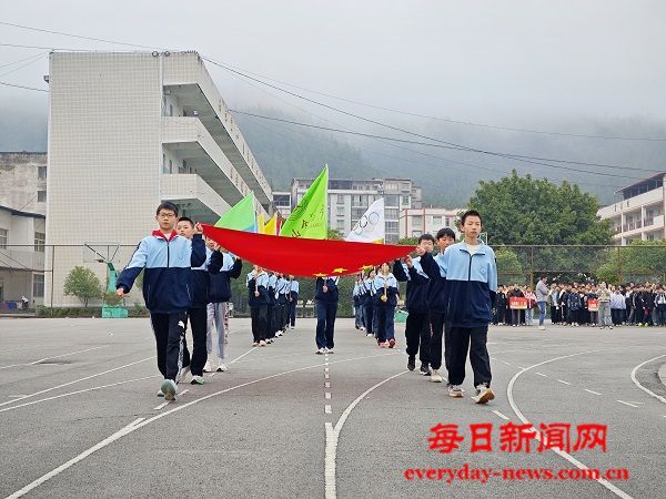 平昌县金山中学第36届冬季田径运动会圆满