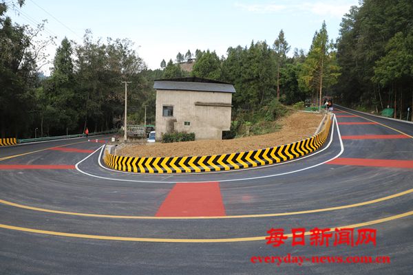 恩阳区交通运输局：下足养护“精”功夫 扮