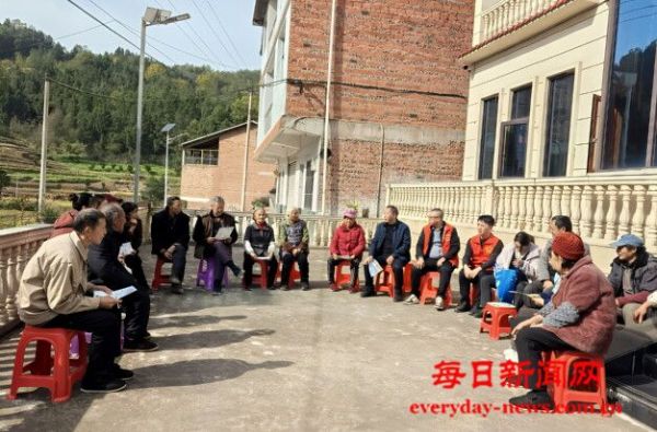 院坝会架起“连心桥” 政策宣讲暖民心——