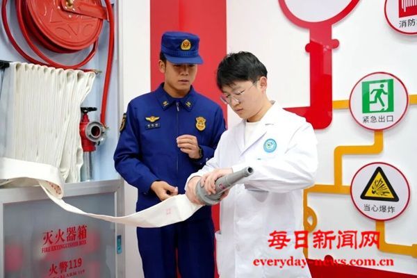 白衣执甲携手火焰蓝 双向赋能筑牢安全线—